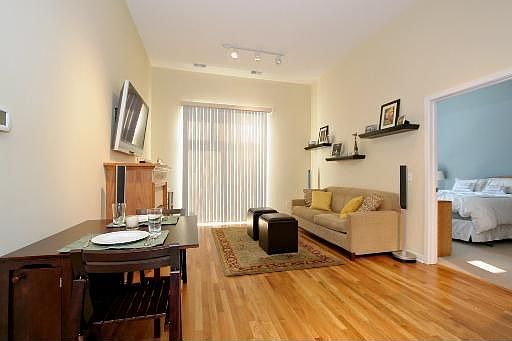 2nd image of 1935 S Archer Ave 625 #625