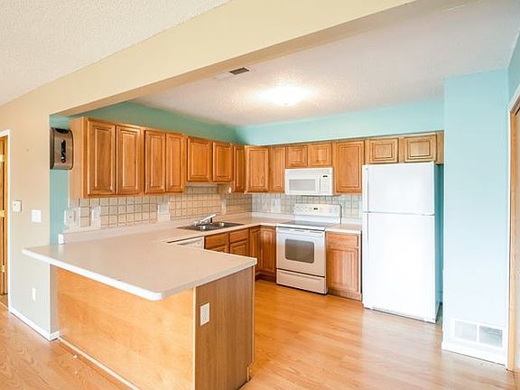 4th image of 409 James Blvd #6
