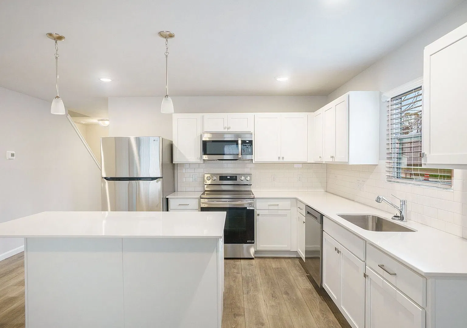 1 Month FREE Rent! Applied to Your First Full Month. Terms & Conditions Apply. — Photo 3