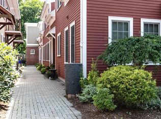 31 Fletcher Ave APT 5, Lexington, MA 02420