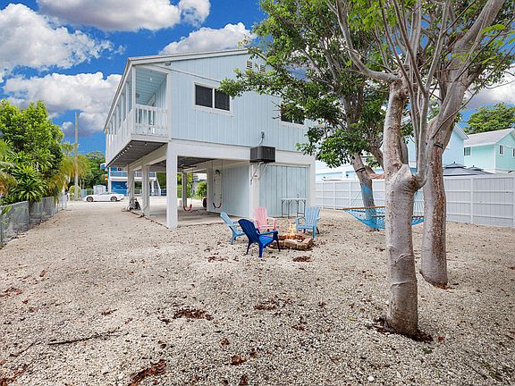 4th image of 425 Mahogany Ave