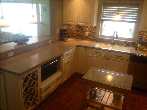 2nd image of 1120 N Shore Dr NE Unit 305
