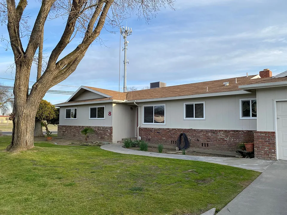 8 Hickory Dr