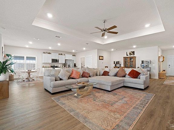 5th image of 6236 Jenks Dr