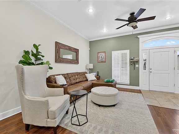 5th image of 209 Robin Ave