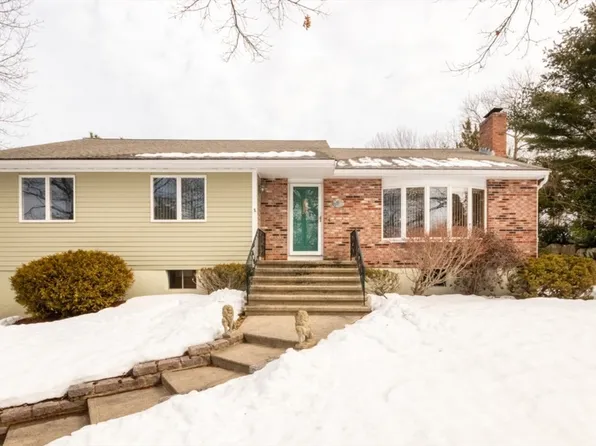 135 Woodland Ave S, Lynn, MA 01904