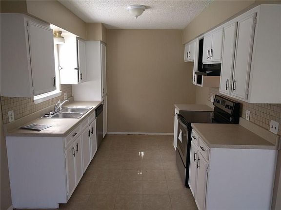 3rd image of 3633 Auburn Dr