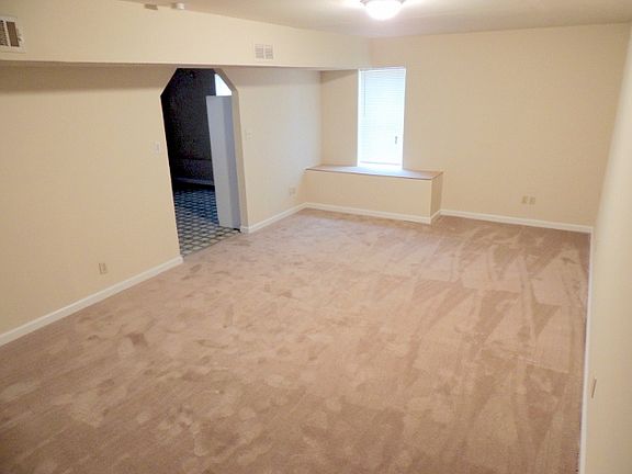5th image of 190 Harriette Dr