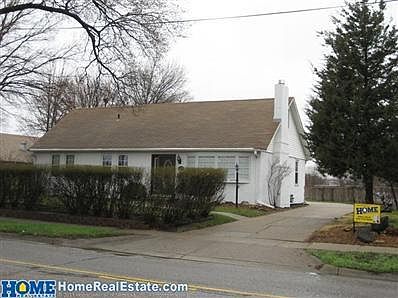 2nd image of 915 N Cotner Blvd