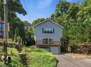 18 Lines Ave, Hopatcong, NJ 07843