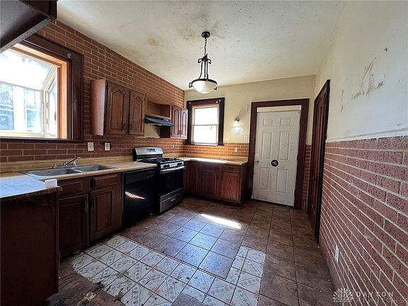5th image of 4241 Saint Lawrence Ave