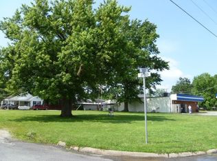 1115 N Jefferson St, Salem, IL 62881