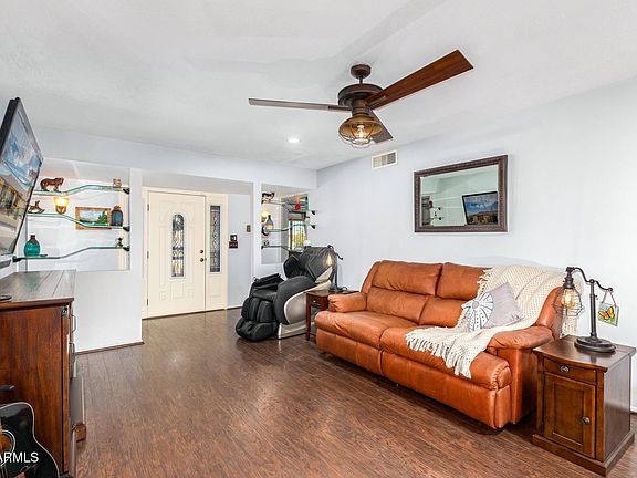 3rd image of 10415 W Cameo Dr