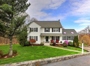 33 Crown View Dr, Monroe, CT 06468