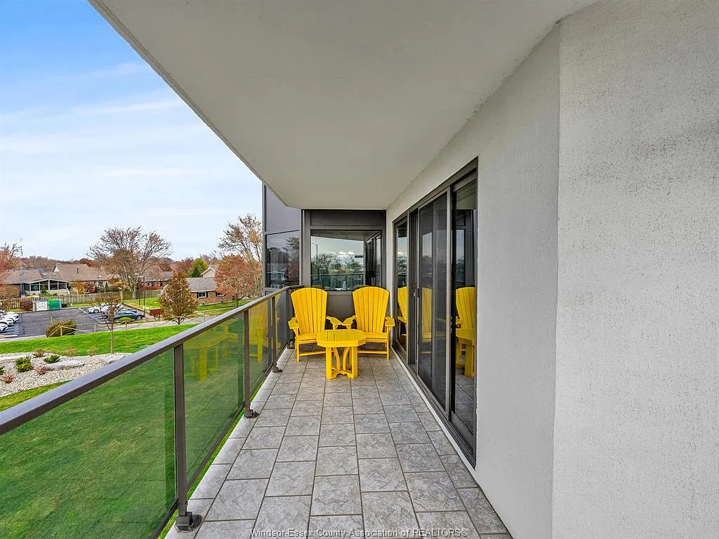 3 bed, 2.0 bath, $3,000 — Photo 3