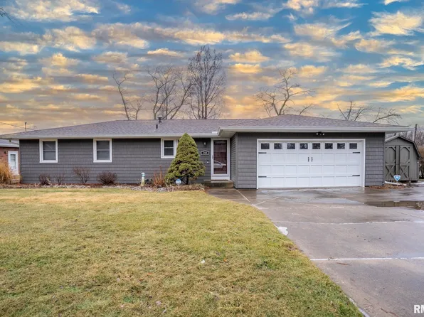 204 Northshore Dr, Morton, IL 61550
