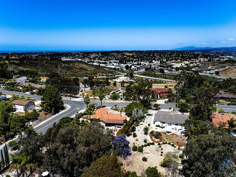 3111 Skyline Dr — Photo 10