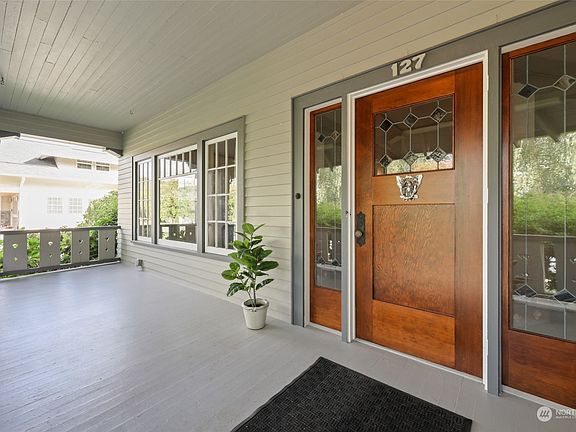 2nd image of 127 17th Avenue SW