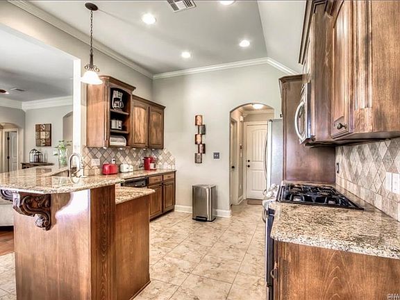 4th image of 208 Pearwood Cir