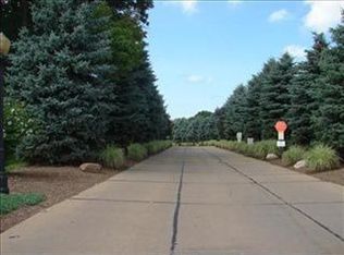 2666 Eagle Point Dr, Madison, OH 44057