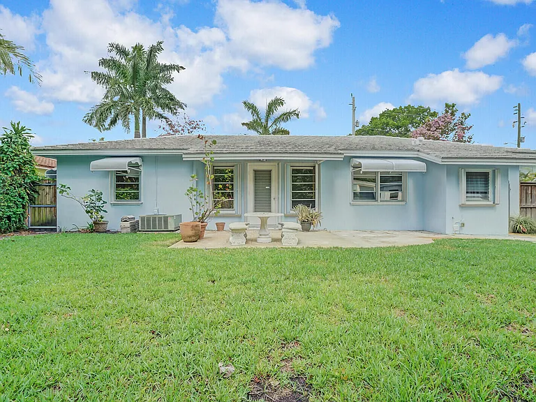 3410 Poinsettia Ave — Photo 4