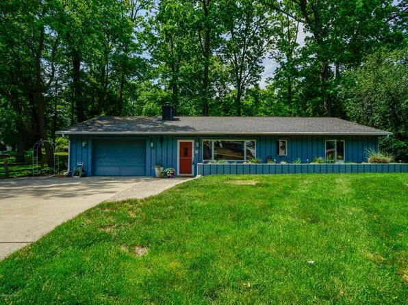 6275 W Lake Dr, Haslett, MI 48840