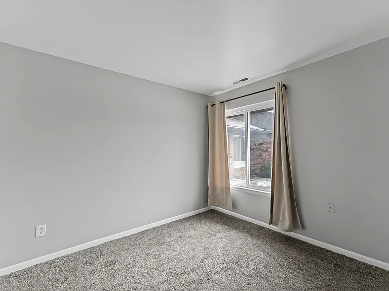 31727 Hoover Rd #21 — Photo 16