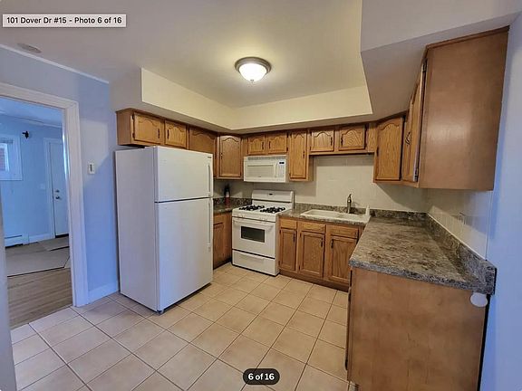 4th image of 101 Dover Dr Unit 15