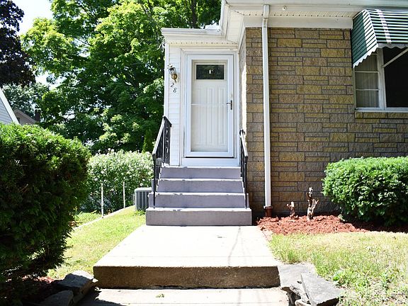 3rd image of 28 Lyndhurst Ave