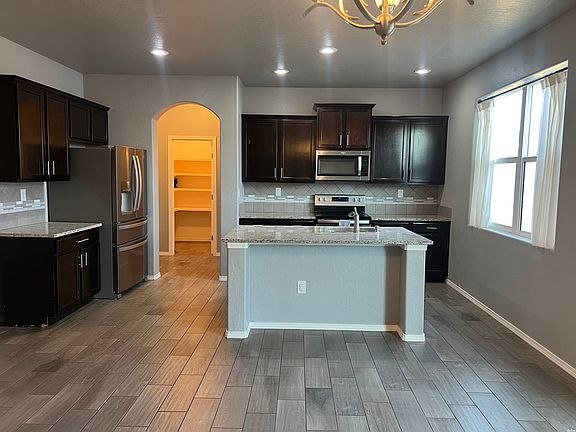 4th image of 1018 Clover Ln