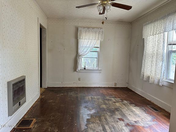 2nd image of 1017 Burns St