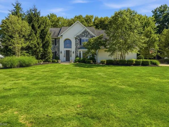 6236 S Applecross Rd, Highland Heights, OH 44143