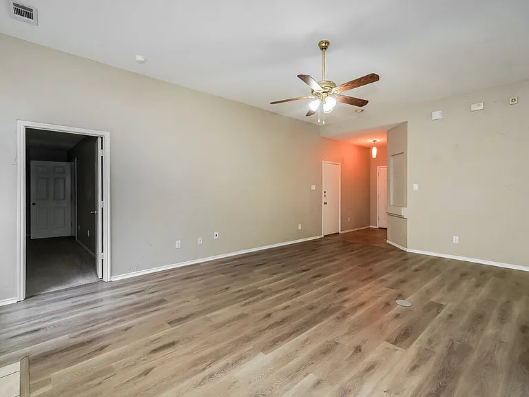 4413 Corner Brook Ln — Photo 3
