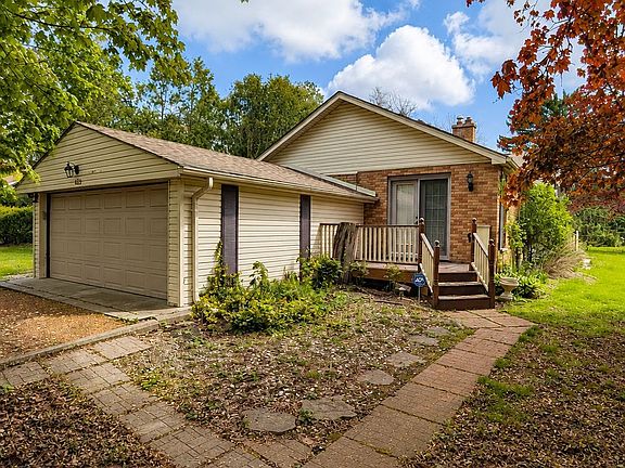 3rd image of 439 Coombs Ave