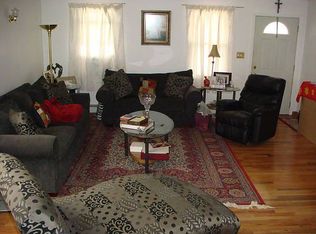 116 Steamboat Rd, Great Neck, NY 11024