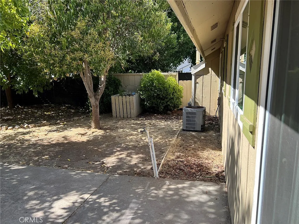 3 bed, 1080 sqft, $1,925 — Photo 4