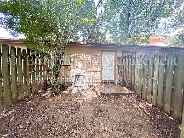 2539 W Sycamore Ave — Photo 11