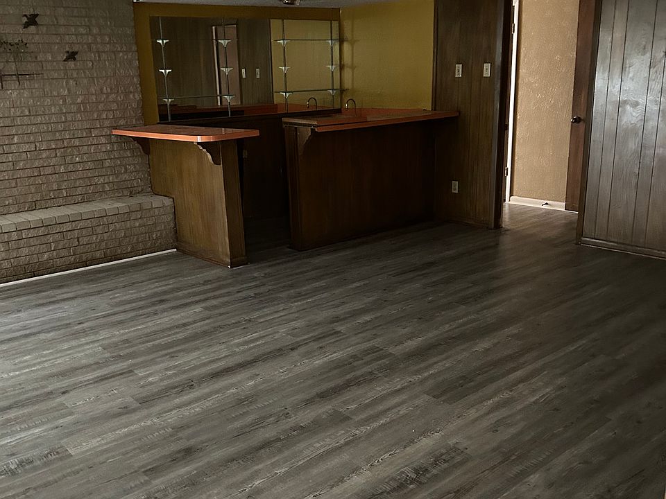 2nd image of 2303 Sutter St