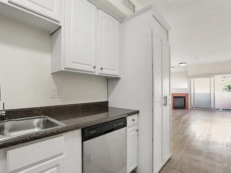 Full-Size Kitchen