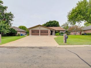 248 Carnoustie St, Meadowlakes, TX 78654