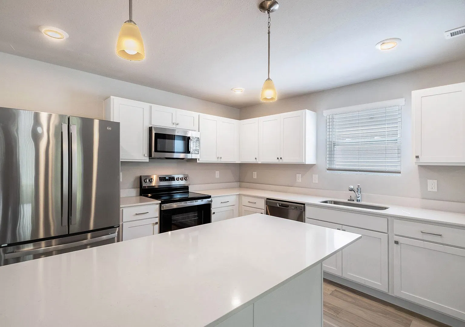 1 Month FREE Rent! Applied to Your First Full Month. Terms & Conditions Apply. — Photo 3