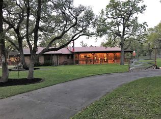 940 Live Oak Dr, Inez, TX 77968