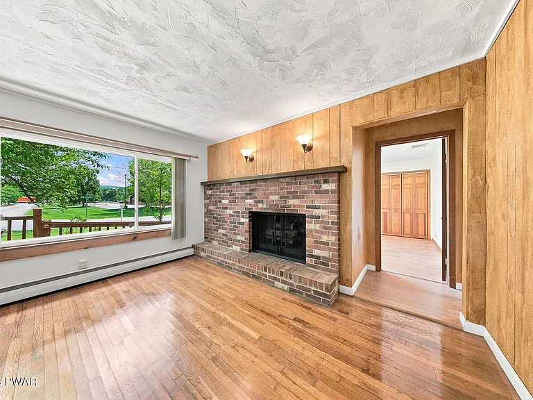 1055 Blue Ridge Ave — Photo 9