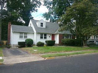93 Cooper Ave, Iselin, NJ 08830