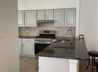 1830 Shetland Rd, Naperville, IL 60565