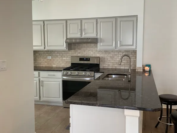 1830 Shetland Rd, Naperville, IL 60565