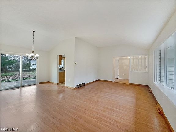 3rd image of 26475 Fairfax Ln