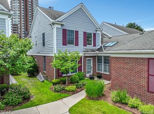 9002 Harbor Place Dr, Saint Clair Shores, MI