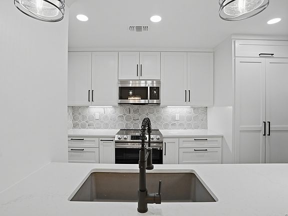 2nd image of 2718 Old Field Dr #803