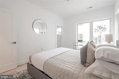 1415 Oak St NW #202 — Photo 11